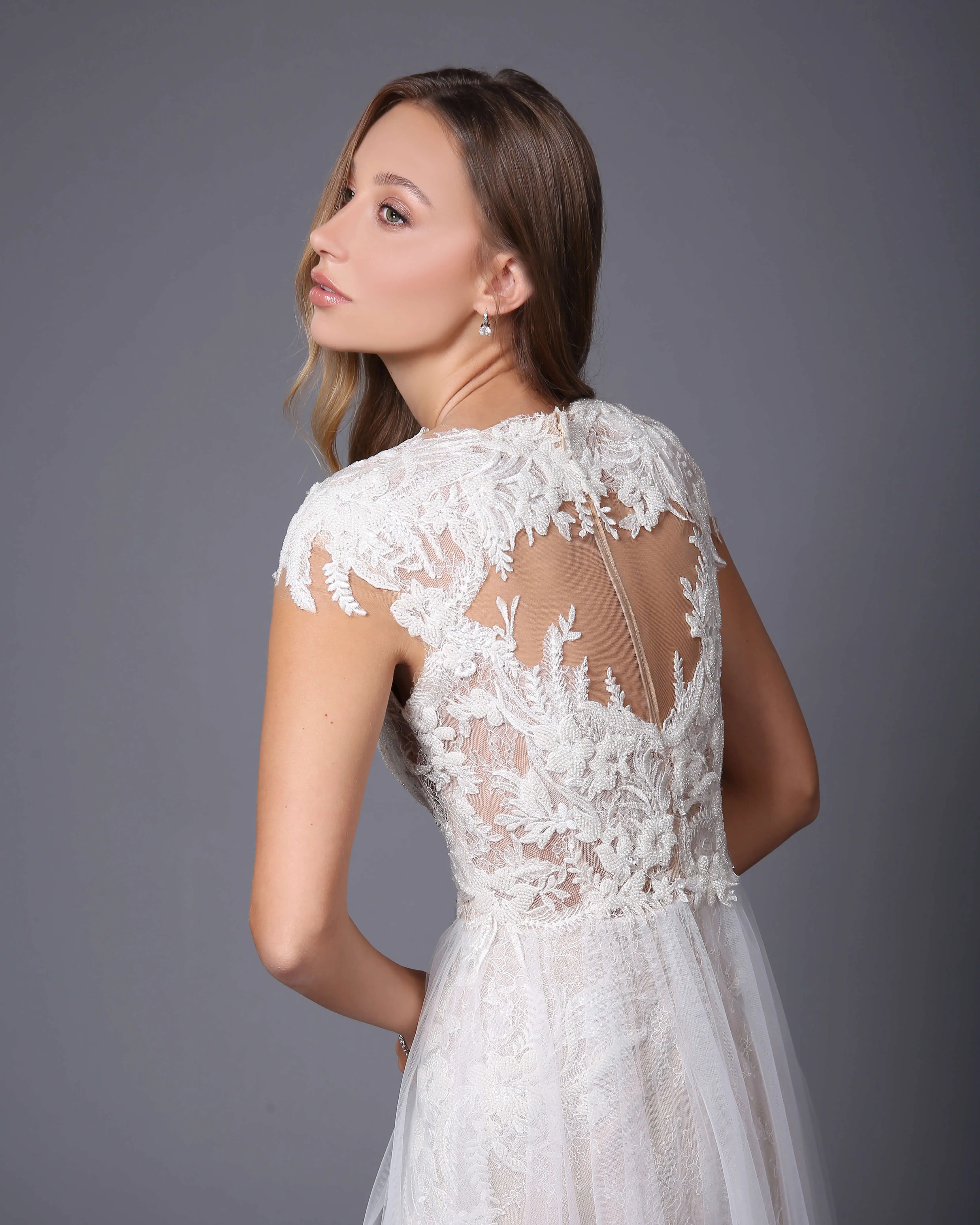 JULI – Delicate lace wedding dress.